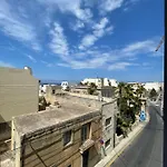 Apartment New & Comfortable 7sun Near Sandy St. Paul's Bay