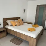 New & Comfortable 7sun Near Sandy شقة *