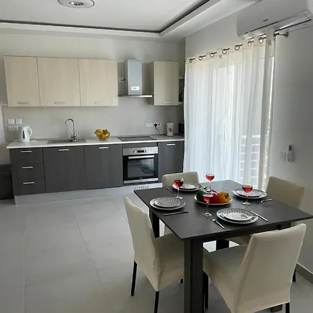 New & Comfortable 7sun Near Sandy St Paul's Bay