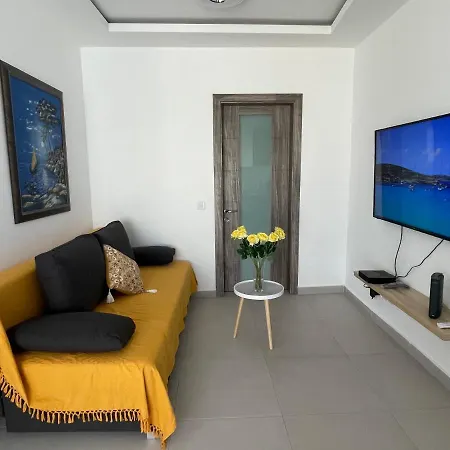 New & Comfortable 7sun Near Sandy شقة *